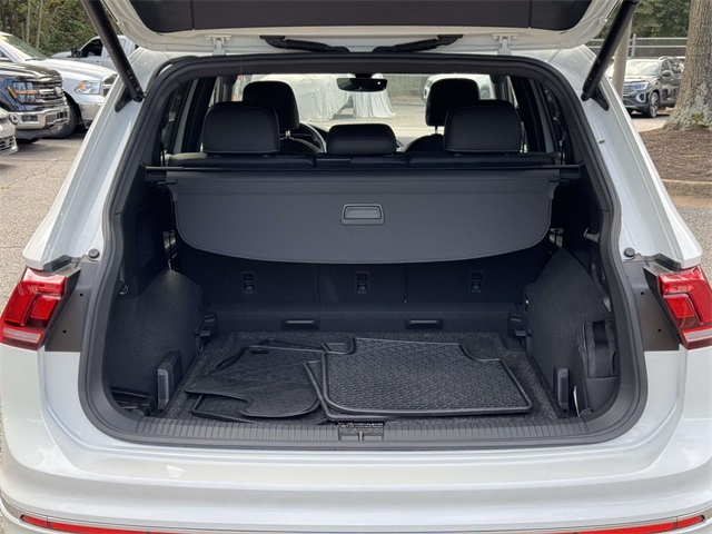 2023 Volkswagen Tiguan SEL R-Line Black photo 29