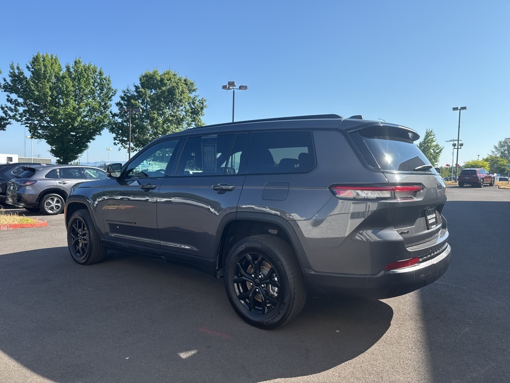 2024 Jeep Grand Cherokee Altitude photo 3
