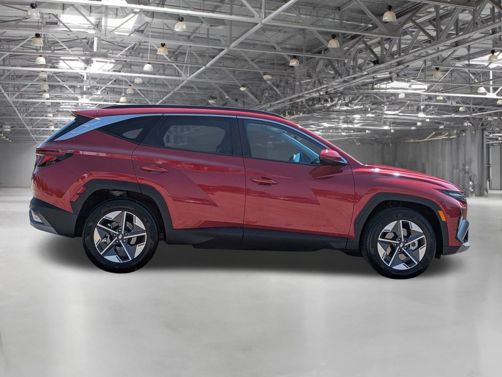 2025 Hyundai Tucson SEL photo 3