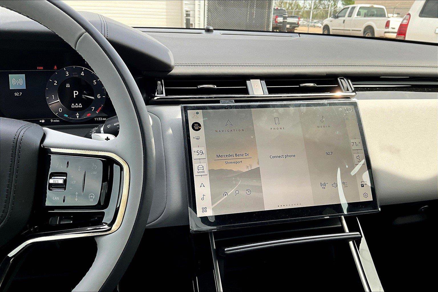 2026 Land Rover Range Rover Velar SE photo 4
