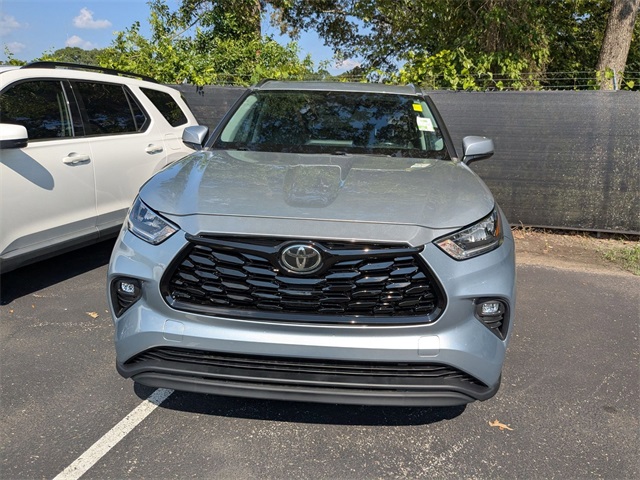 2020 Toyota Highlander XLE photo 2