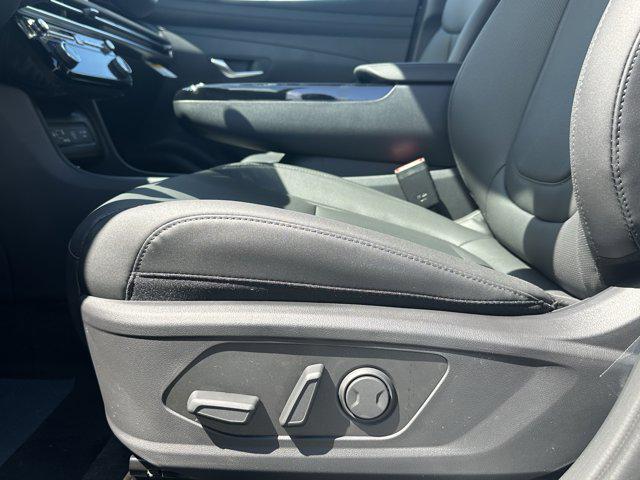 2025 Hyundai Tucson Hybrid SEL Convenience photo 8