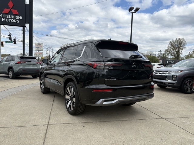 2025 Mitsubishi Outlander SEL photo 3
