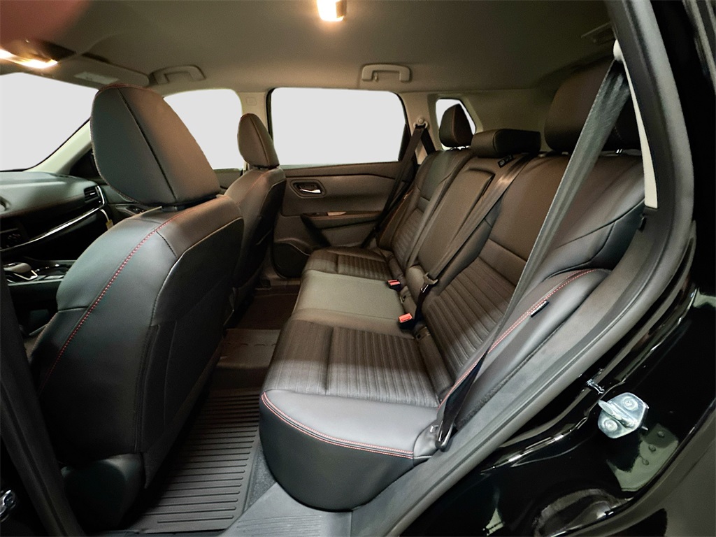 2026 Nissan Rogue SV photo 13
