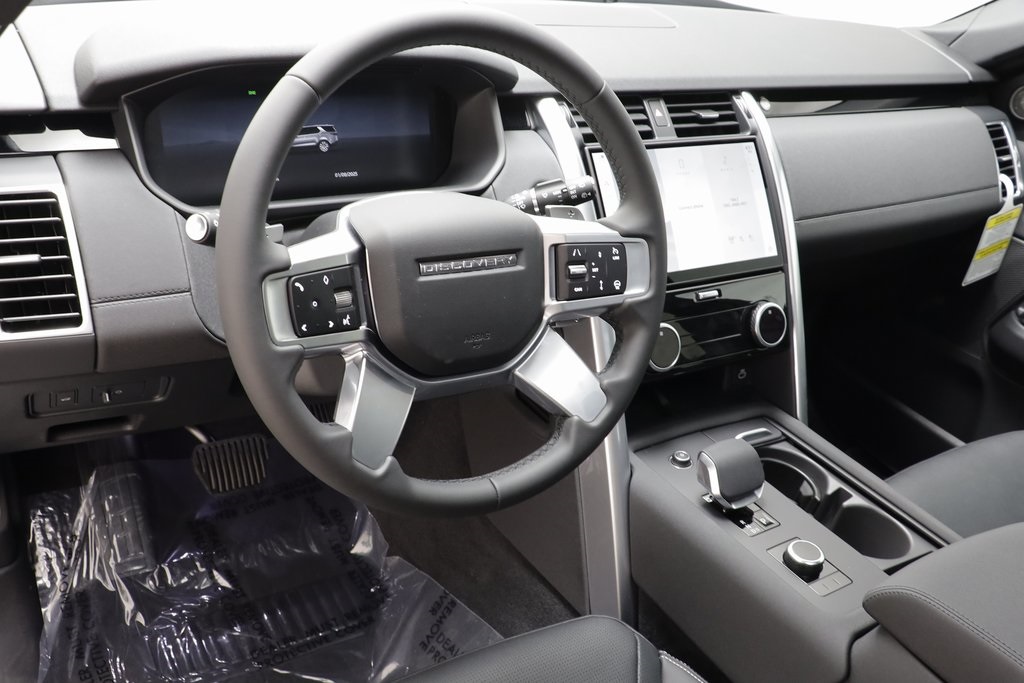 2025 Land Rover Discovery S photo 5