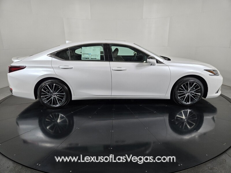 2025 Lexus ES 300h photo 3