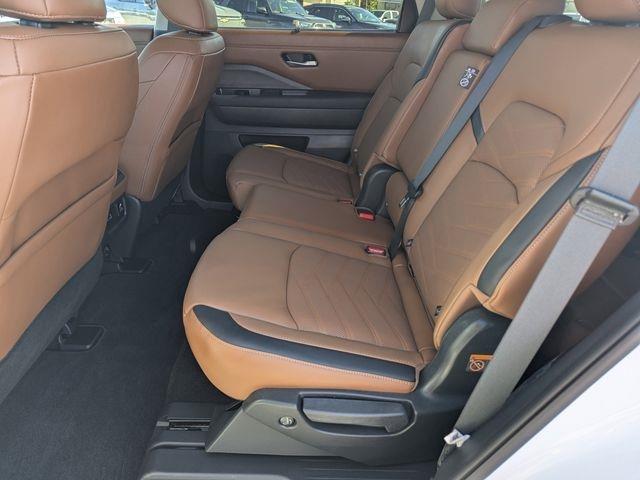 2025 Nissan Pathfinder Platinum photo 19