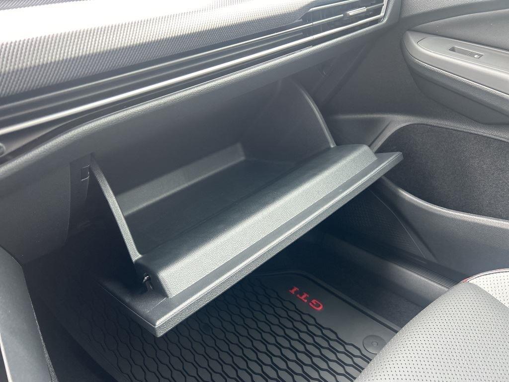 2025 Volkswagen Golf GTI SE photo 32