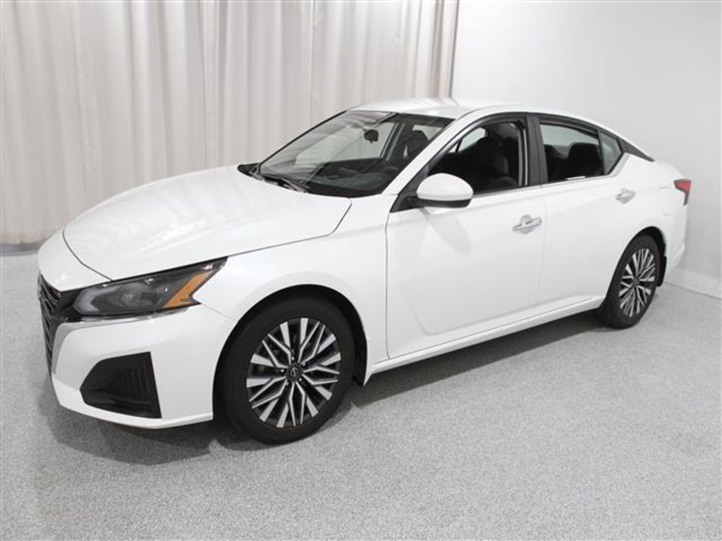 2023 Nissan Altima 2.5 SV photo 2