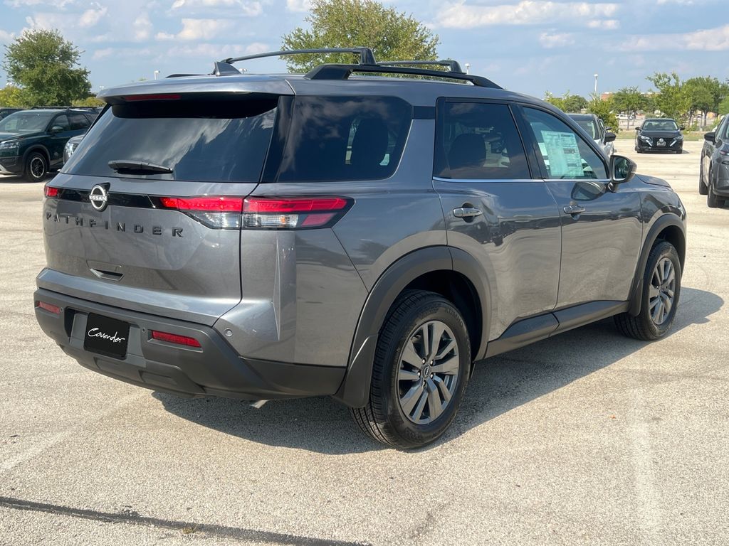 2025 Nissan Pathfinder SV photo 2