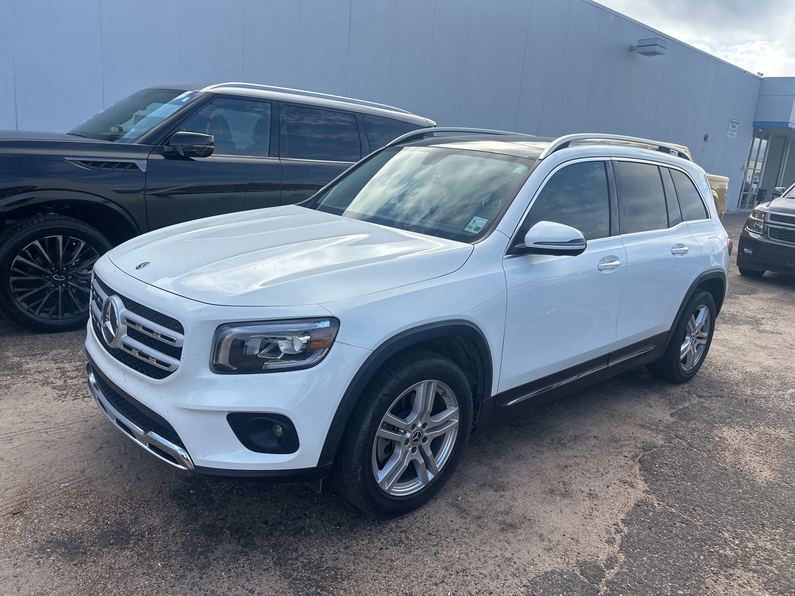 2020 Mercedes Benz GLB 250 photo 2