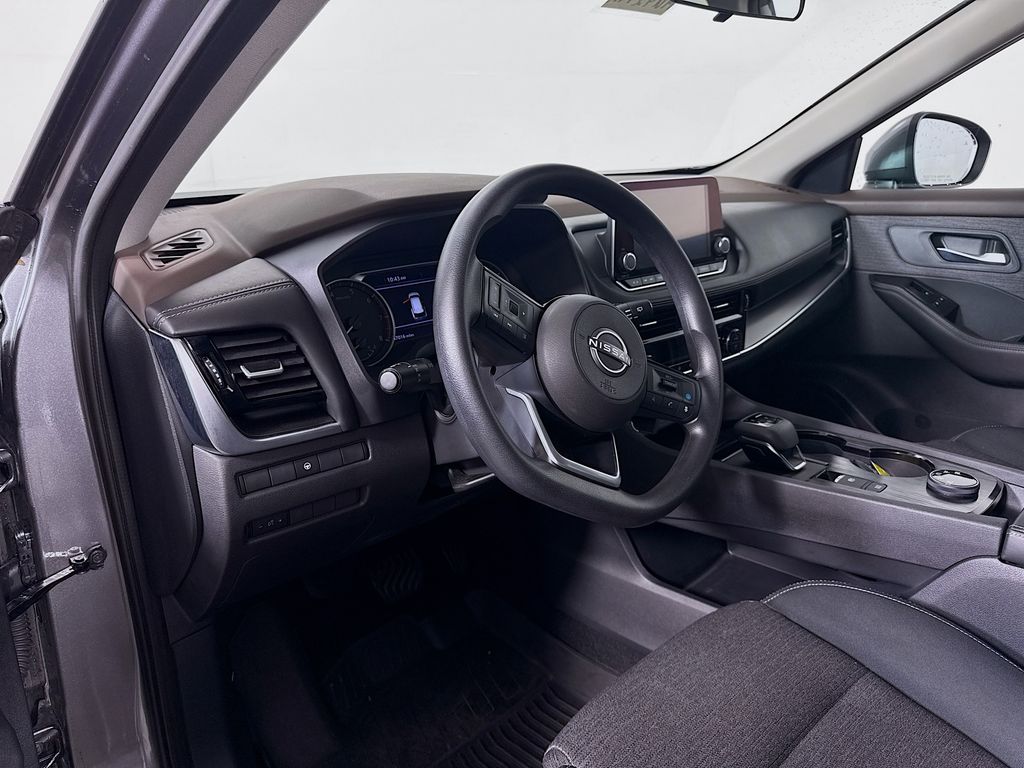 2022 Nissan Rogue SV photo 9