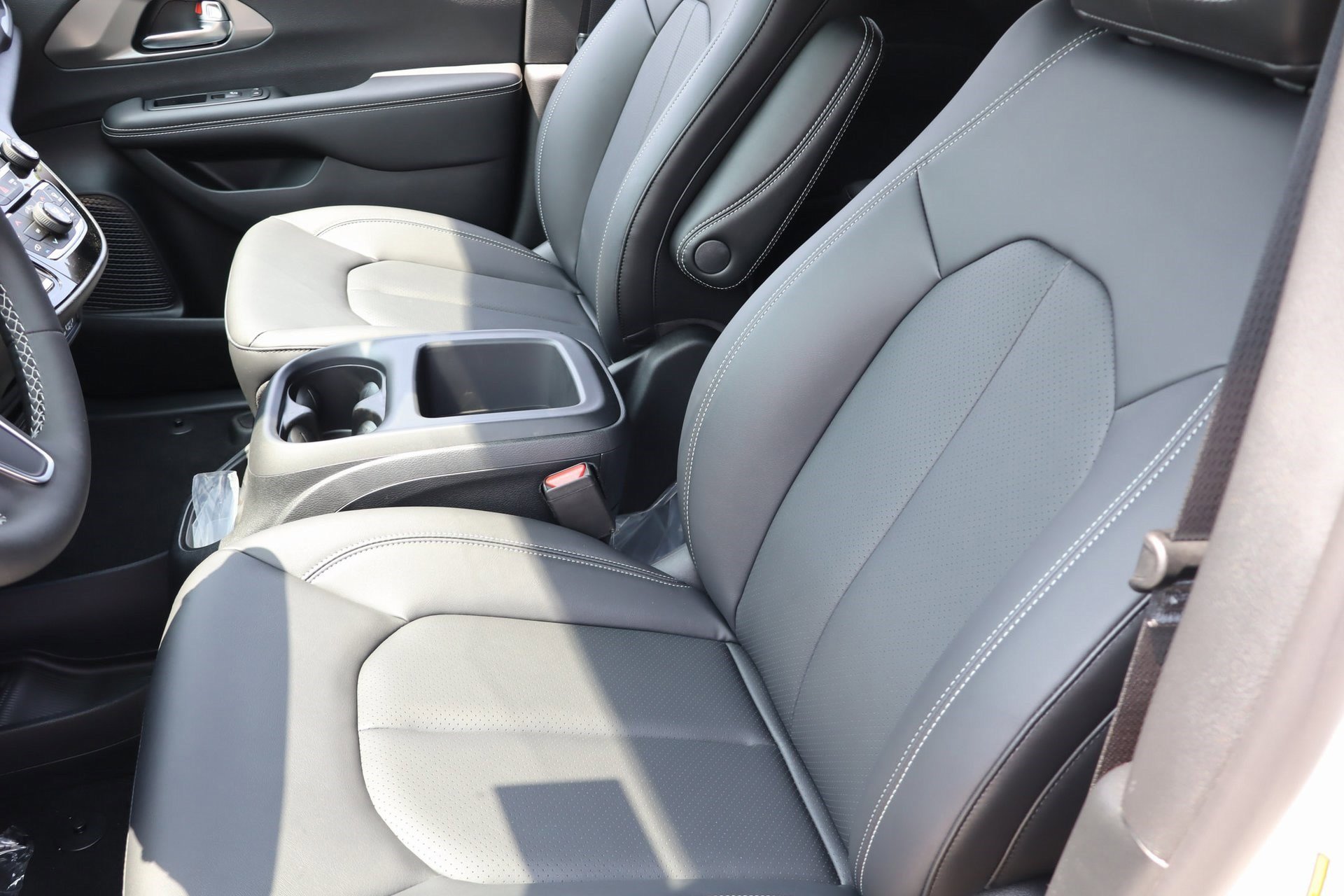 2025 Chrysler Voyager LX photo 19