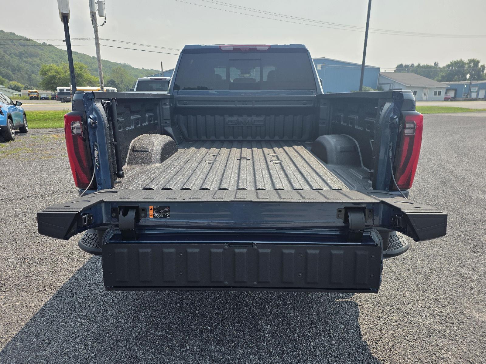 2025 Gmc Sierra 2500 HD Denali Ultimate photo 9