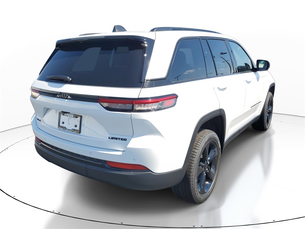 2025 Jeep Grand Cherokee Limited photo 3