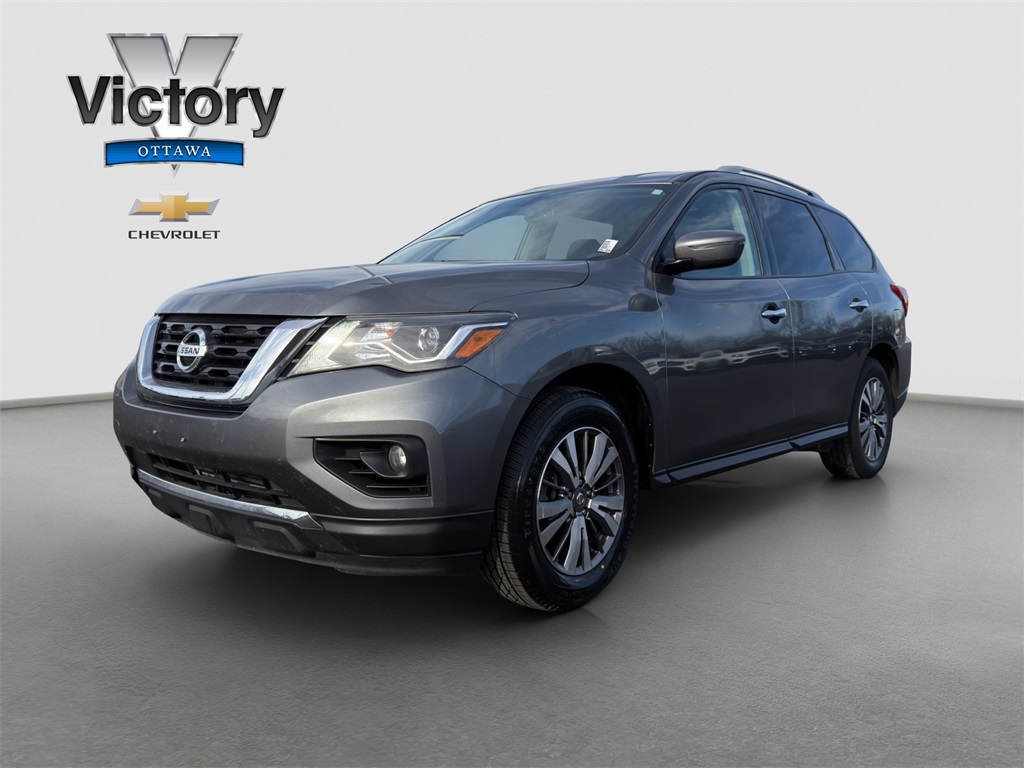 2020 Nissan Pathfinder SV's photo