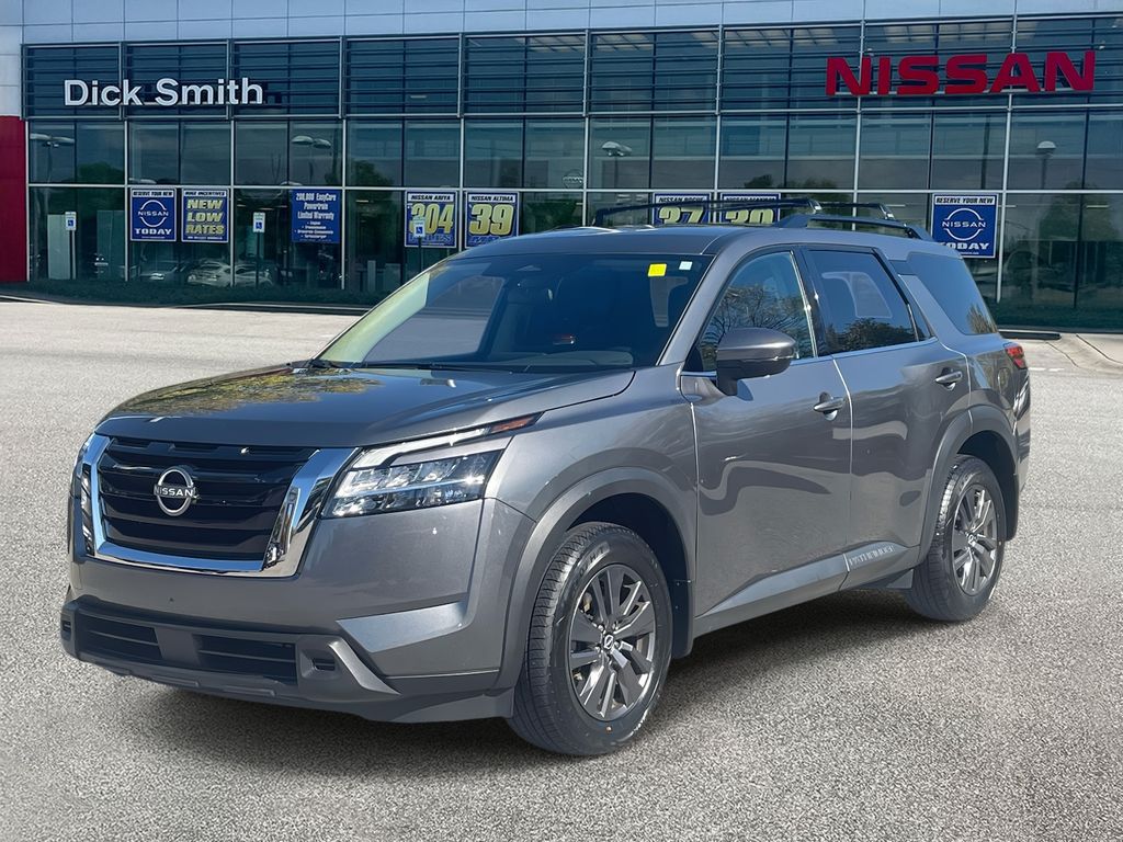 2022 Nissan Pathfinder SV photo 3