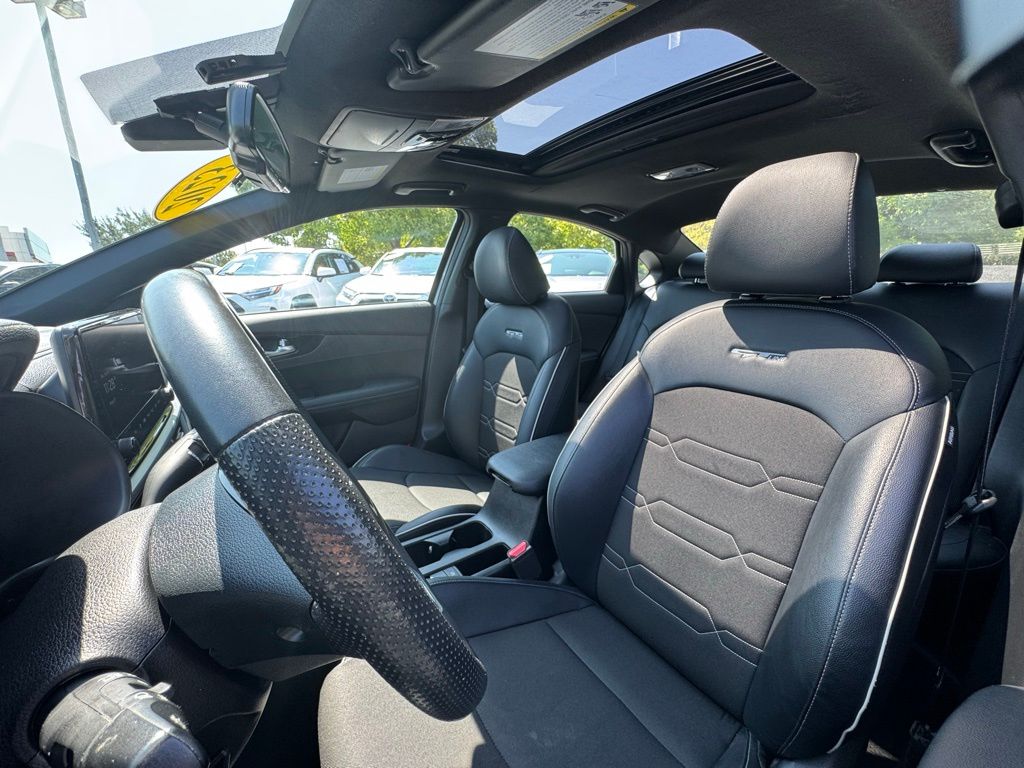 2023 Kia Forte GT-Line photo 21