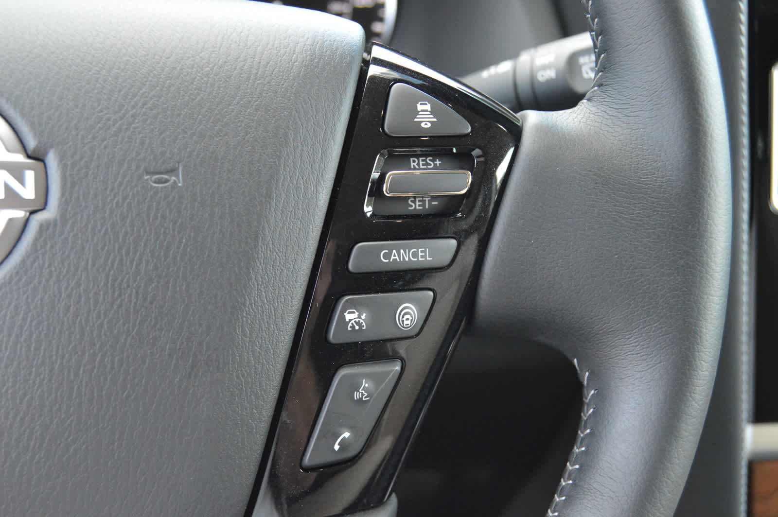 2024 Nissan Armada SL photo 14