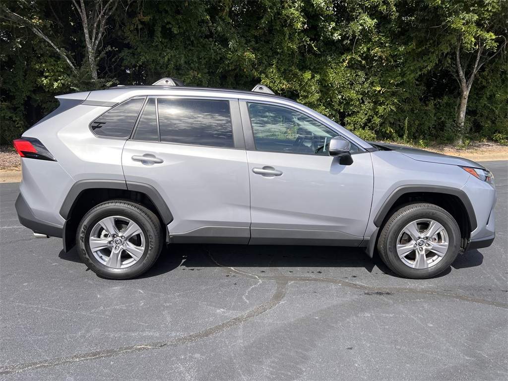 2024 Toyota RAV4 XLE photo 5