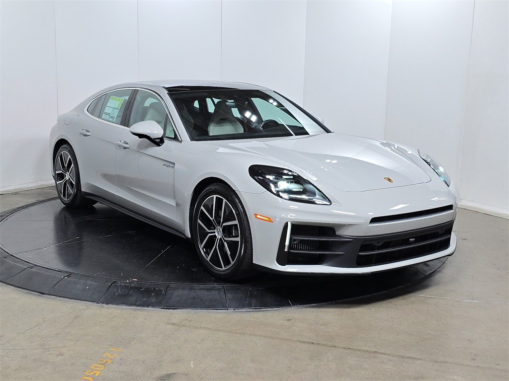 2026 Porsche Panamera E-Hybrid 4 photo 3