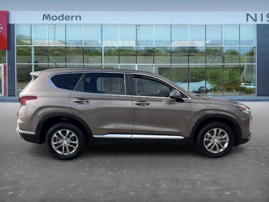 2019 Hyundai Santa Fe SE photo 3