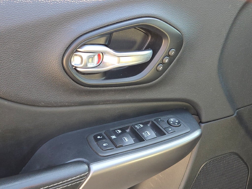 2022 Jeep Cherokee Limited photo 22