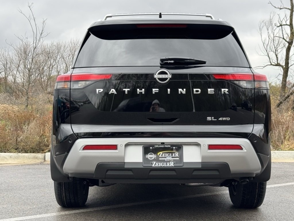 2025 Nissan Pathfinder SL photo 3