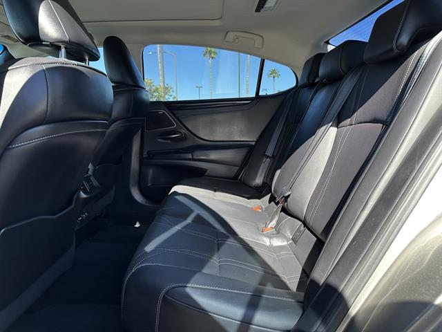 2020 Lexus ES 350 Luxury photo 18