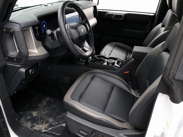 2025 Ford Bronco Outer Banks photo 10