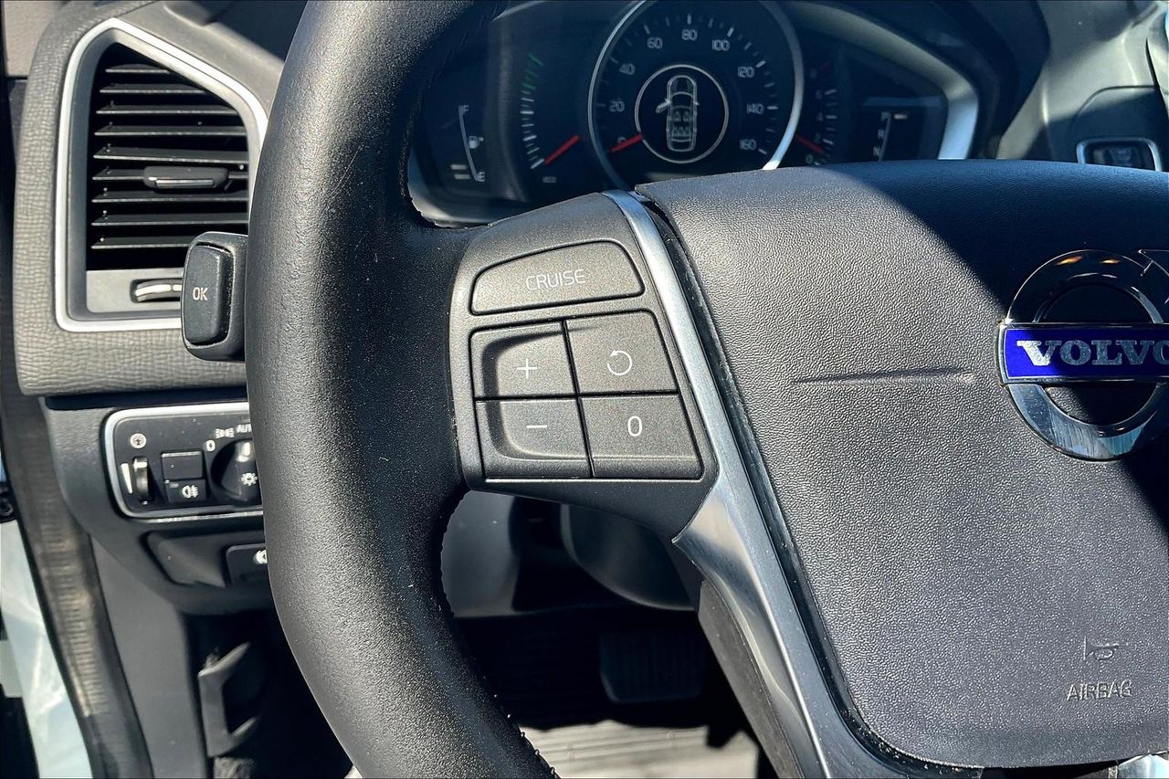 2017 Volvo XC60 T5 photo 8