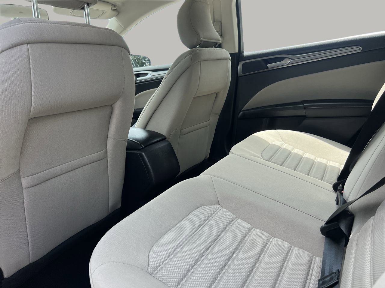 2018 Ford Fusion Hybrid S photo 16
