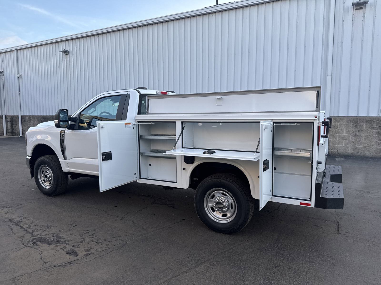 2025 Ford F-250 XL photo 2