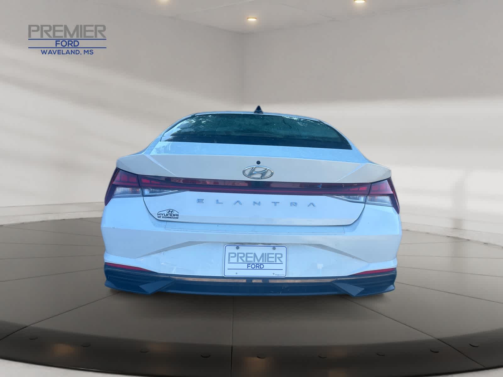 2022 Hyundai Elantra SEL photo 4