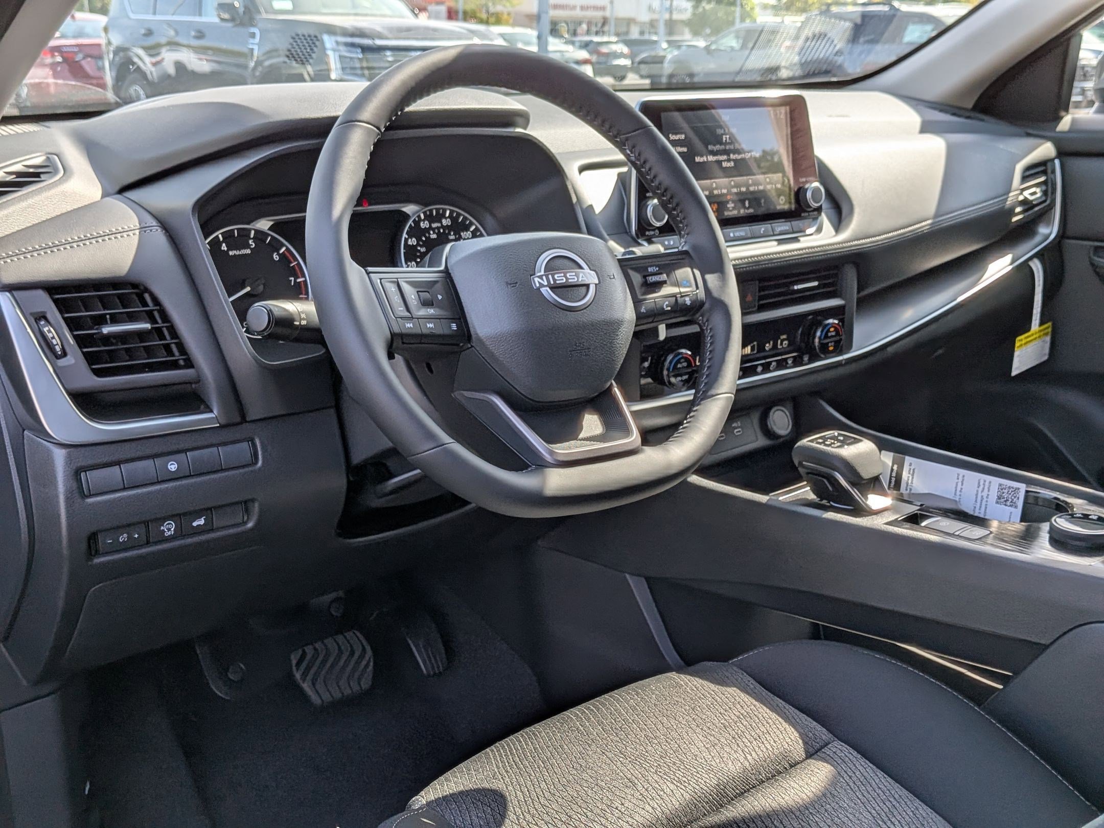 2026 Nissan Rogue SV photo 9