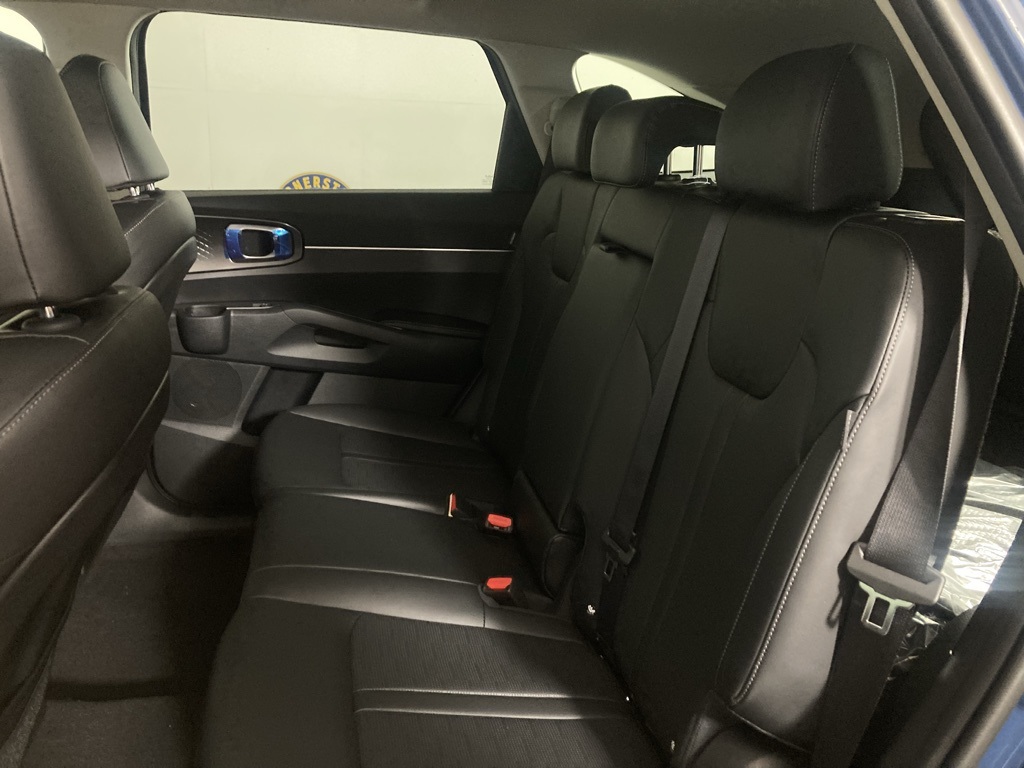 2025 Kia Sorento S photo 4