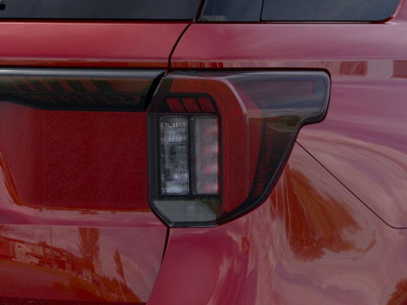 2025 Ford Explorer ST-Line photo 16
