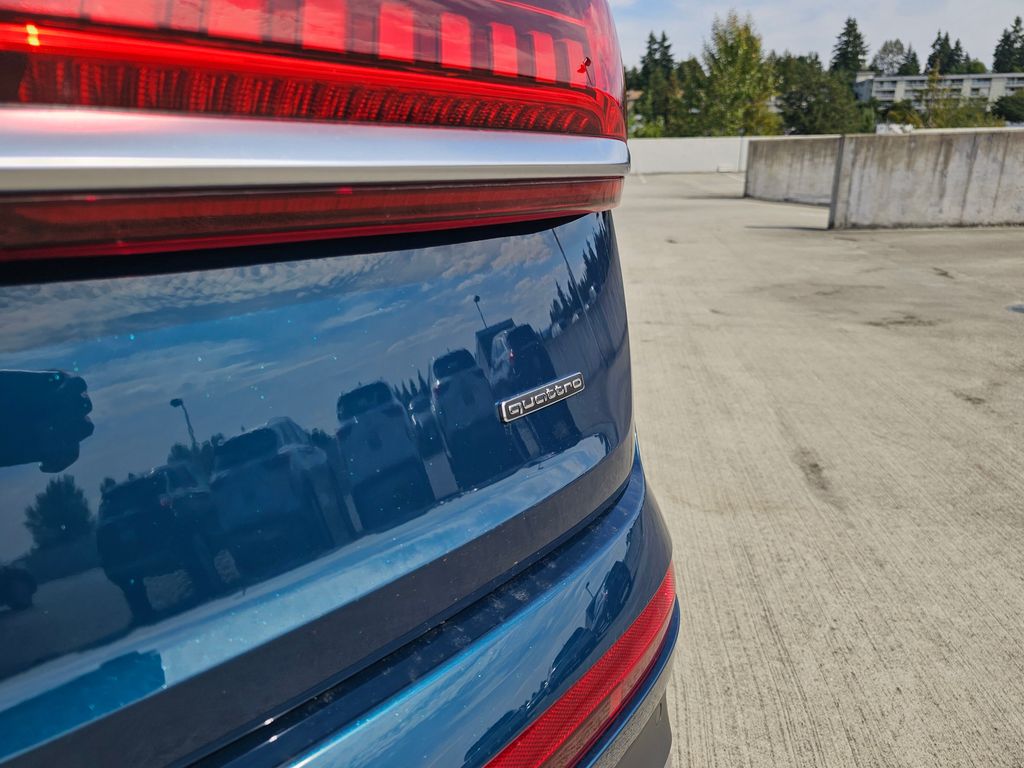 2022 Audi Q7 55 Prestige photo 16