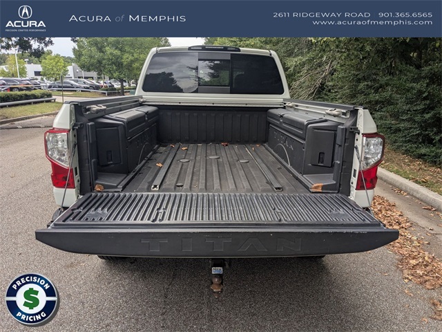 2016 Nissan Titan Platinum Reserve photo 4