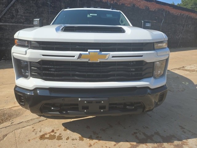2025 Chevrolet Silverado 2500HD Custom photo 2