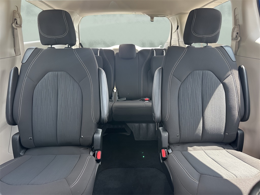 2021 Chrysler Voyager LX photo 11