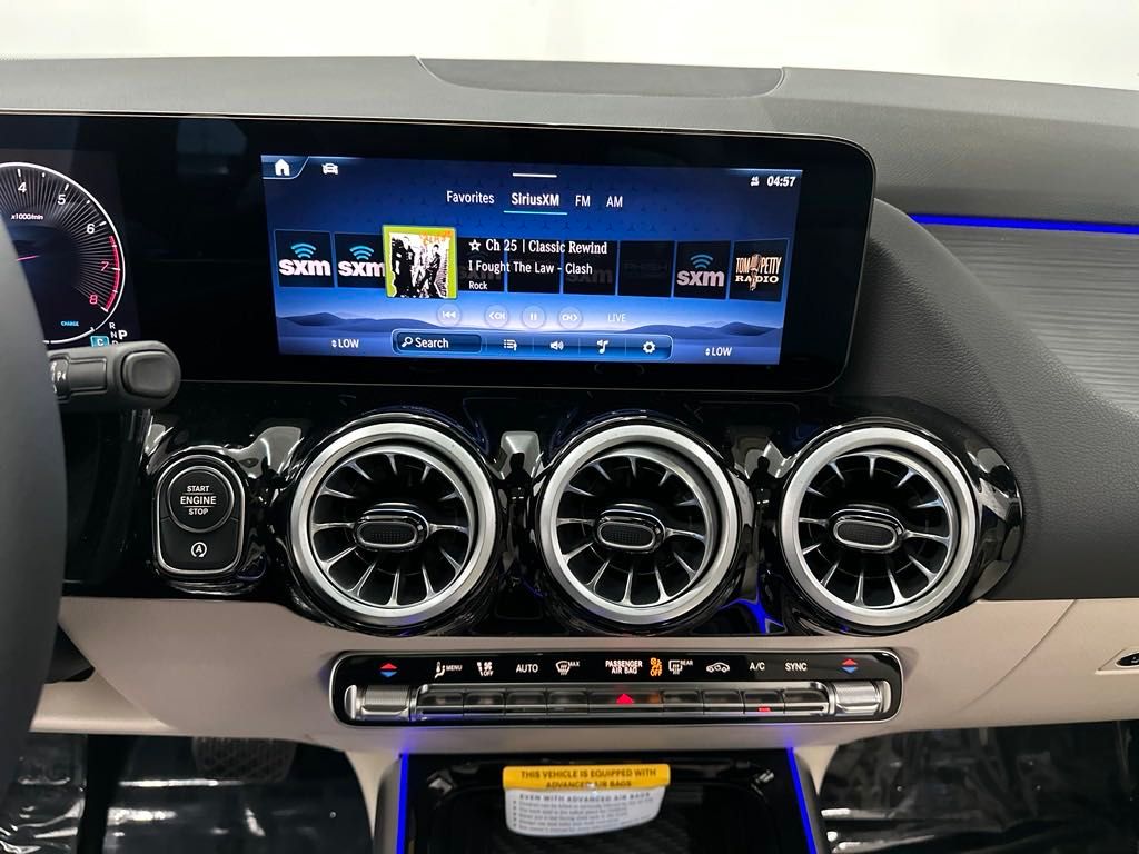 2025 Mercedes Benz GLA 250 photo 5