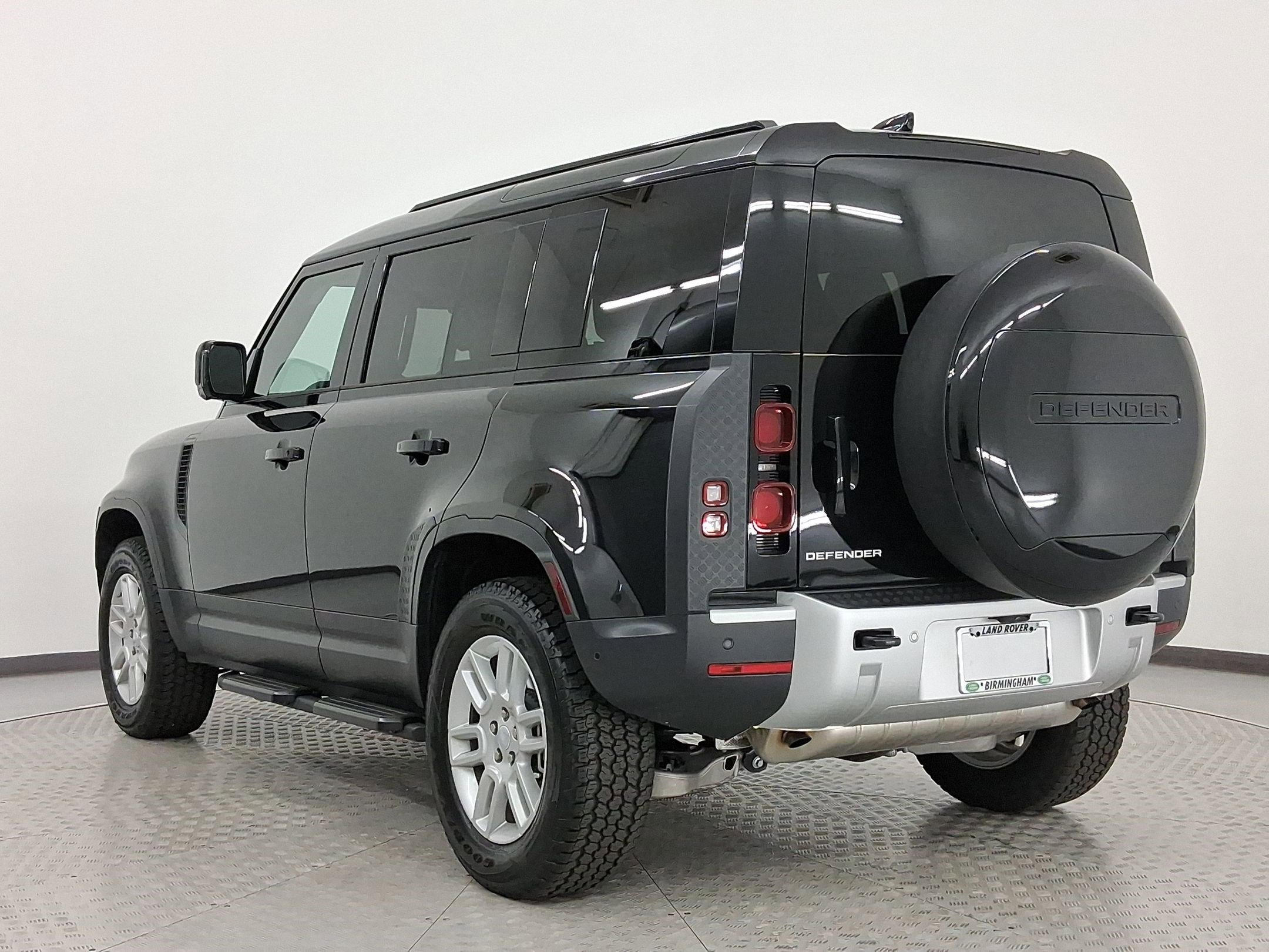 2025 Land Rover Defender 110 S photo 3