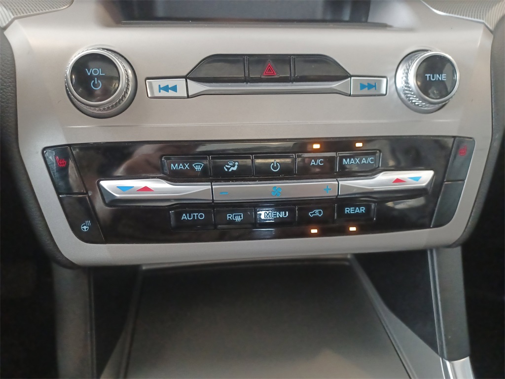 2023 Ford Explorer XLT photo 29