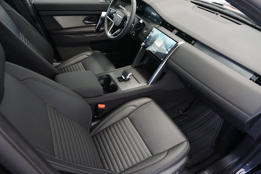 2025 Land Rover Discovery Sport SE photo 20