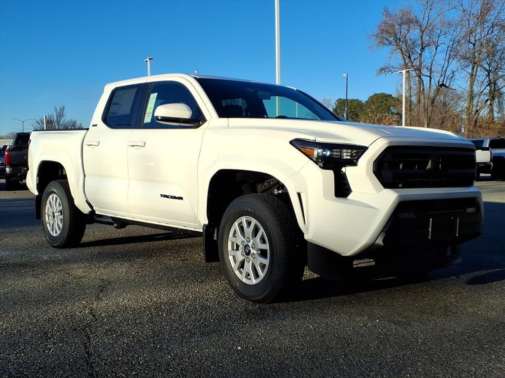 2025 Toyota Tacoma SR5's photo
