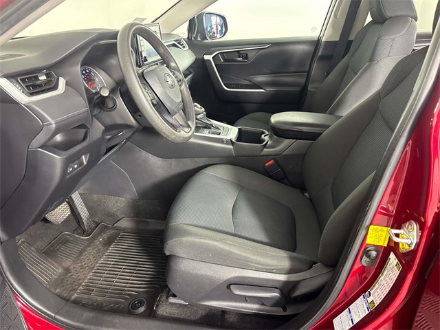 2022 Toyota RAV4 LE photo 10