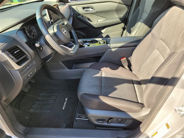 2024 Nissan Rogue SV photo 9