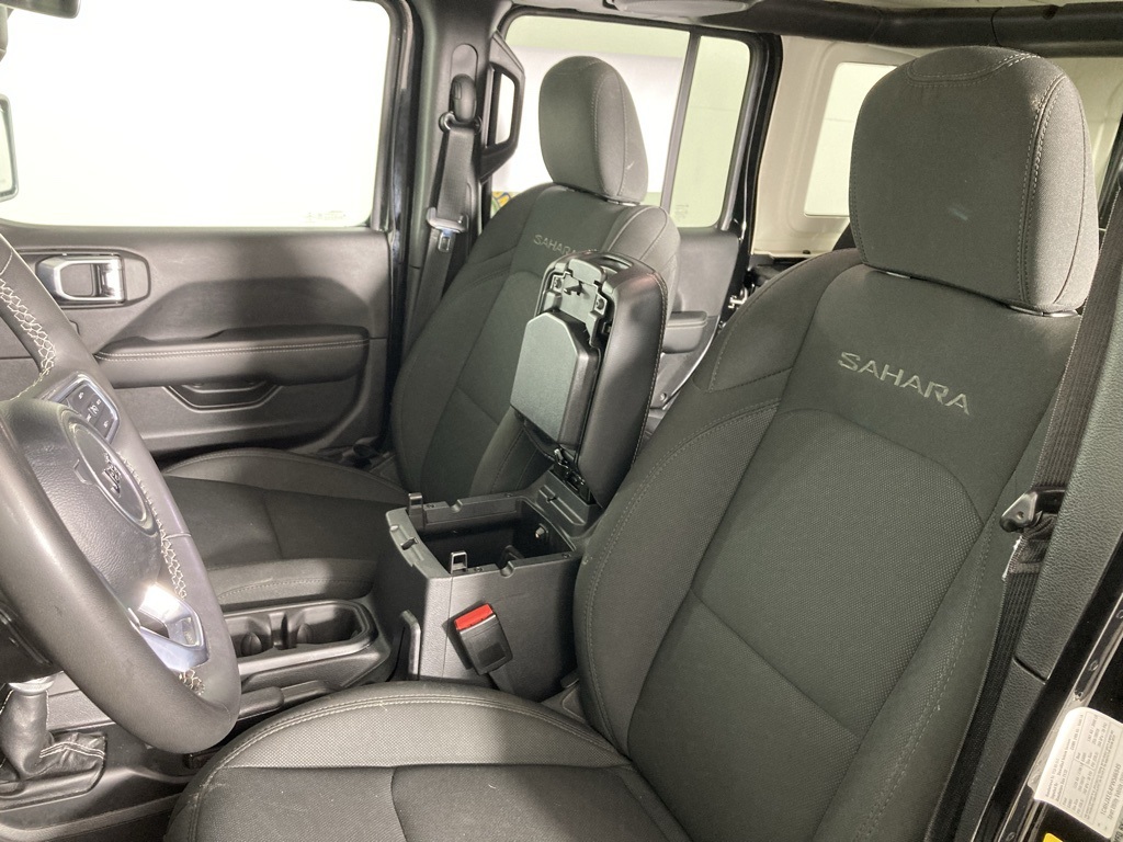 2023 Jeep Wrangler Sahara photo 9