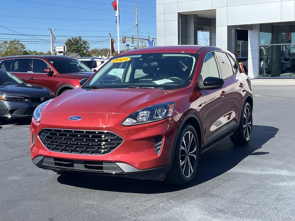 2021 Ford Escape SE photo 3